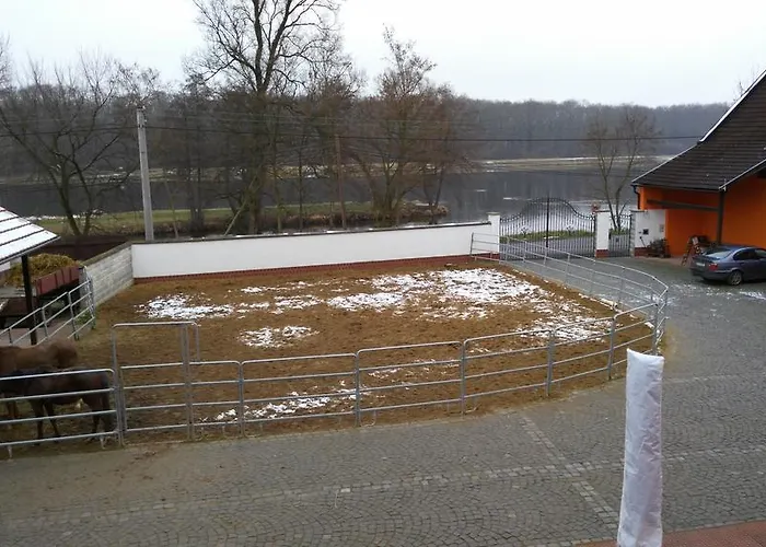 Podripska Farma Feriegård Roudnice nad Labem